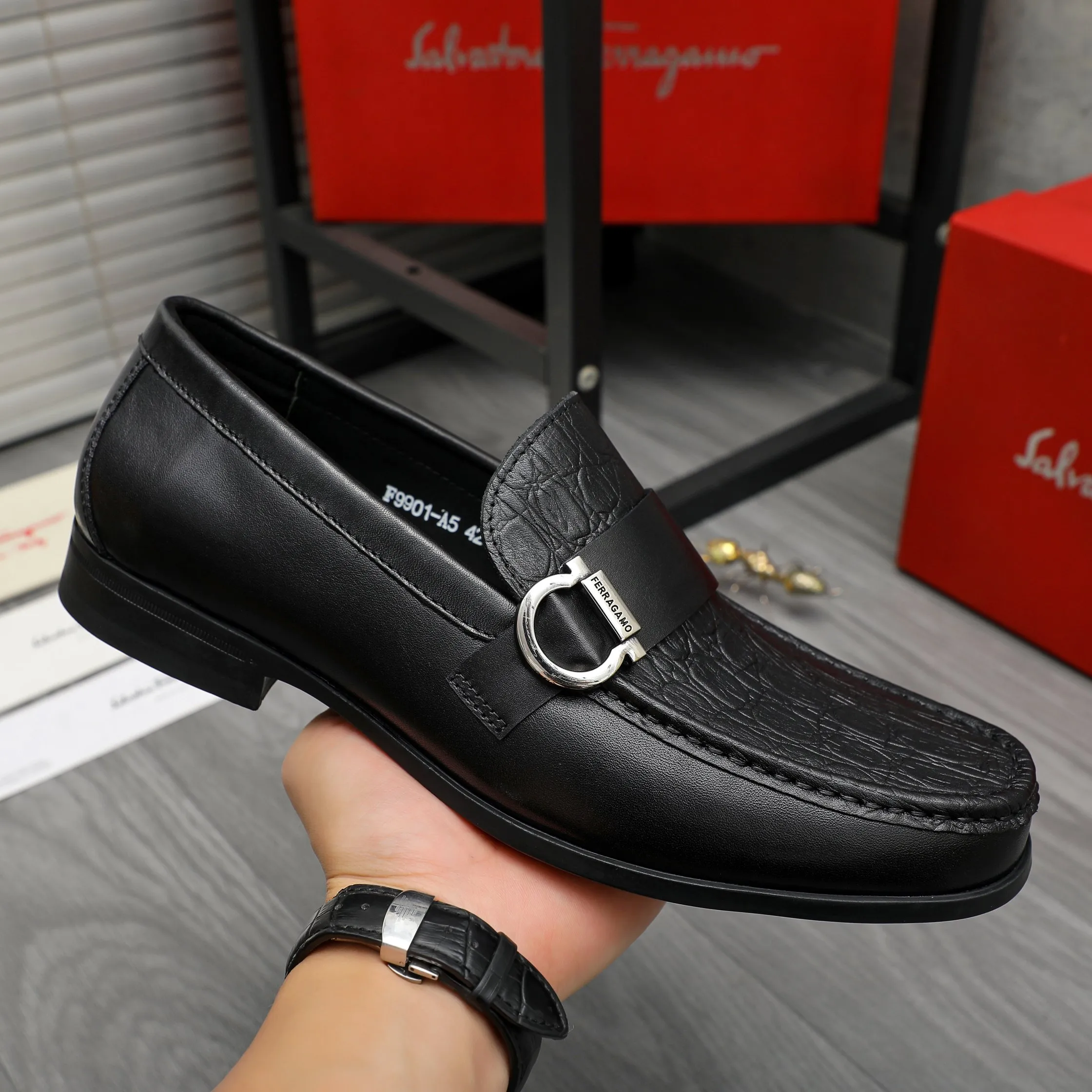 Men's shoes 💰p460 Product trademark: Ferragamo " Ferragamo ] Business slip-on leather shoes Regular size: 38-45 Product material: Selected stone grain cowhide upper, cowhide lining, original rubber outsole